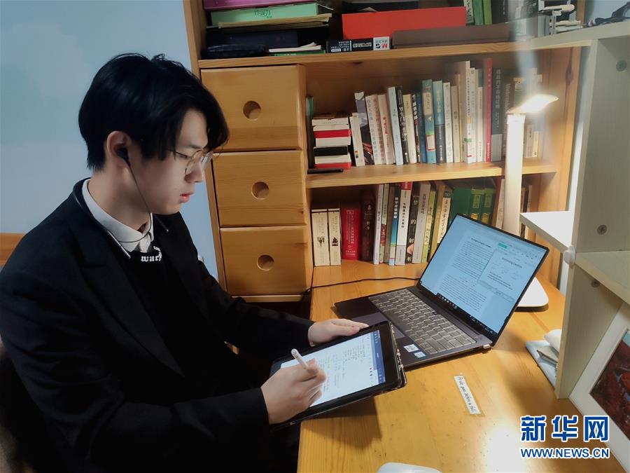 （聚焦疫情防控&middot;圖文互動(dòng)）（3）&ldquo;相聚在&lsquo;云端&rsquo;，一個(gè)都不能少&rdquo; &mdash;&mdash;記疫情下的&ldquo;開(kāi)學(xué)第一課&rdquo;