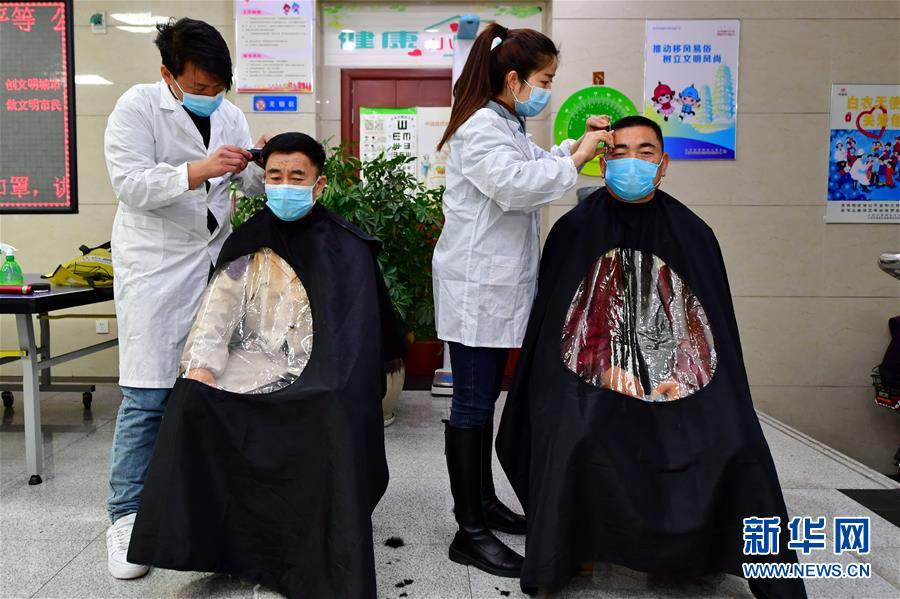 (在習(xí)近平新時代中國特色社會主義思想指引下——新時代新作為新篇章·習(xí)近平總書記關(guān)切事·圖文互動)(3)戰(zhàn)“疫”中的“凡人微光”