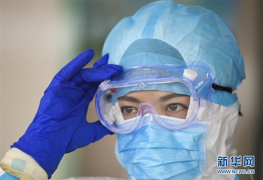 （一線抗疫群英譜&middot;圖文互動）（4）&ldquo;我已躬身入局，勢要共渡難關!&rdquo;&mdash;&mdash;戰(zhàn)&ldquo;疫&rdquo;一線醫(yī)生黃霞