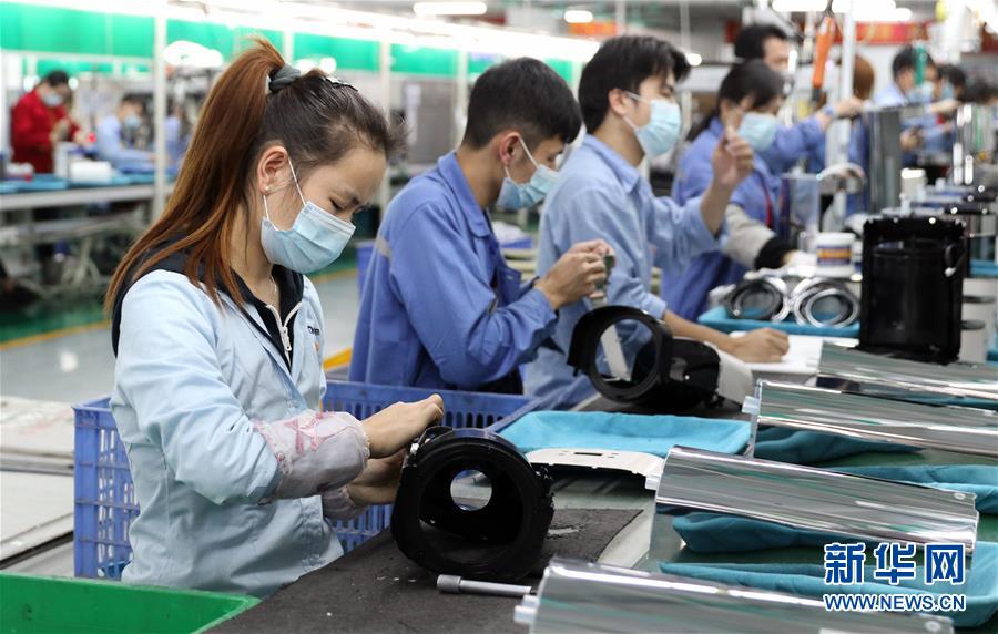 (抓好經(jīng)濟發(fā)展 應(yīng)對復(fù)雜局面·圖文互動)(2)在“家電之都”順德看“中國制造”抗壓前行