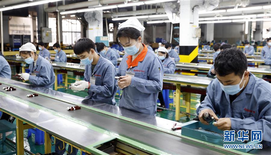 (抓好經(jīng)濟發(fā)展 應(yīng)對復(fù)雜局面·圖文互動)(4)在“家電之都”順德看“中國制造”抗壓前行