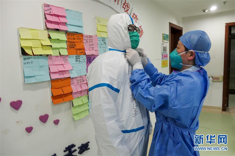 （一線抗疫群英譜&middot;圖文互動）院感防控者戴愛蘭：為一線醫(yī)務(wù)人員綁好&ldquo;安全繩&rdquo;