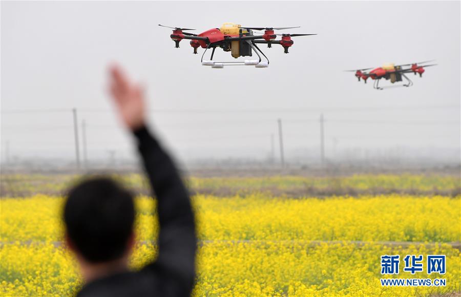 (經(jīng)濟)(1)鄱陽湖之濱 農(nóng)機助春耕