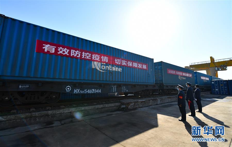 (抓好經(jīng)濟發(fā)展 應對復雜局面·圖文互動)(2)“我們的訂單正回流”——江西外貿(mào)企業(yè)復工復產(chǎn)見聞