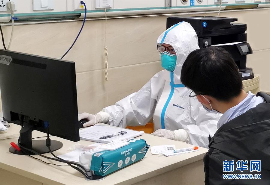 (圖文互動(dòng))(4)飄揚(yáng)的紅旗——記深圳特區(qū)戰(zhàn)“疫”一線的基層黨員干部