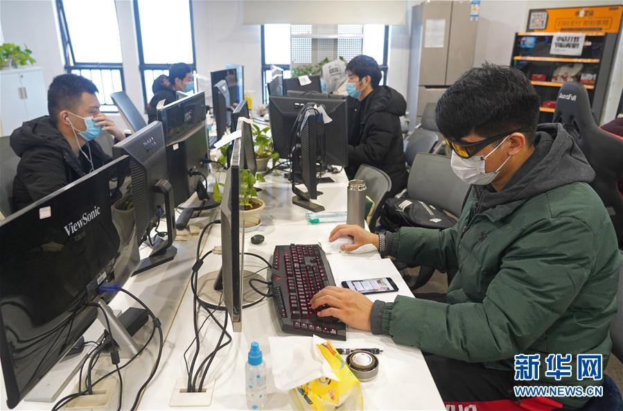 （抓好經(jīng)濟(jì)發(fā)展 應(yīng)對(duì)復(fù)雜局面&middot;圖文互動(dòng)）（3）激活&ldquo;神經(jīng)末梢&rdquo; 暢通&ldquo;毛細(xì)血管&rdquo;&mdash;&mdash;江西為中小微企業(yè)復(fù)工復(fù)產(chǎn)&ldquo;破障清路&rdquo; 