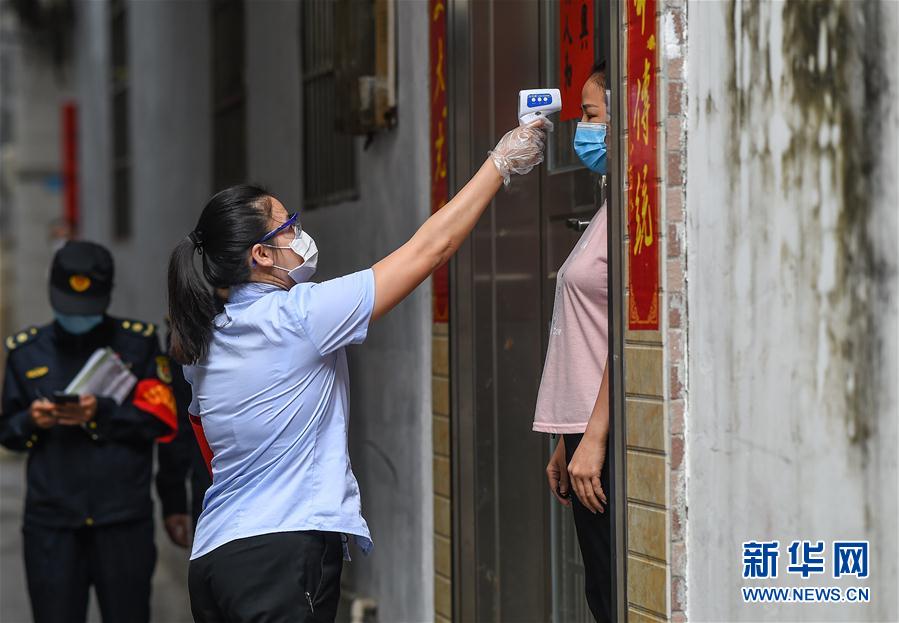 (在習(xí)近平新時(shí)代中國(guó)特色社會(huì)主義思想指引下——新時(shí)代新作為新篇章·習(xí)近平總書記關(guān)切事)(3)“平凡英雄”的力量——致敬堅(jiān)守戰(zhàn)“疫”一線的社區(qū)工作者