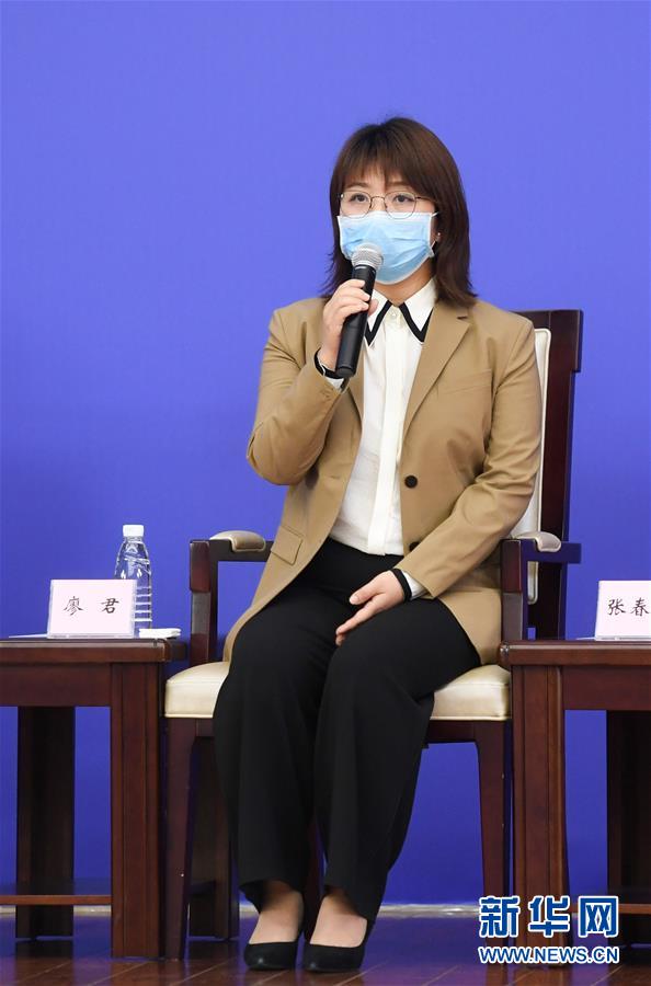 (聚焦疫情防控·新華視界)(4)國(guó)新辦舉行疫情防控一線巾幗奮斗者記者見面會(huì)