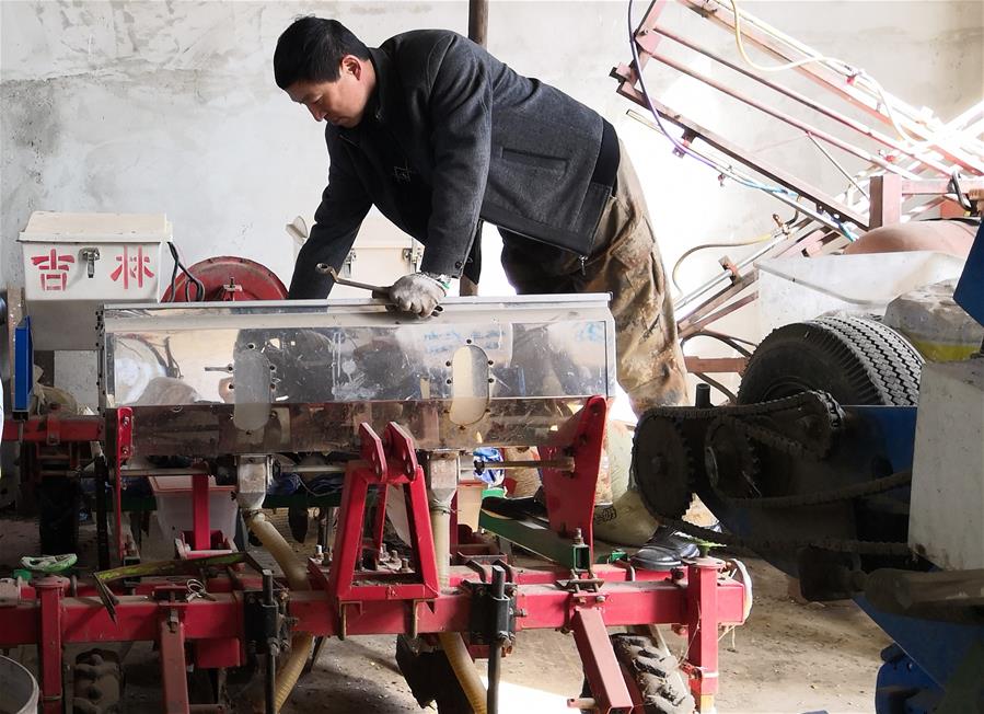 (在習近平新時代中國特色社會主義思想指引下——新時代新作為新篇章·習近平總書記關切事·圖文互動)(3)為農(nóng)田注入硬核生產(chǎn)力——一些地方春耕中農(nóng)業(yè)科技創(chuàng)新掃描