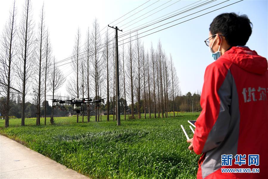 (在習近平新時代中國特色社會主義思想指引下——新時代新作為新篇章·習近平總書記關切事·圖文互動)(6)為農(nóng)田注入硬核生產(chǎn)力——一些地方春耕中農(nóng)業(yè)科技創(chuàng)新掃描