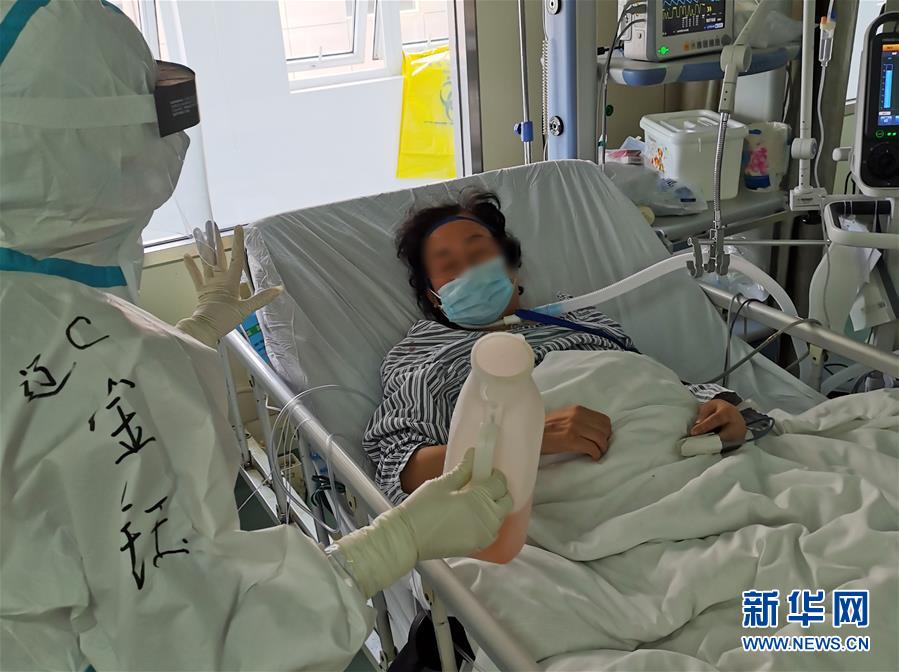 （一線抗疫群英譜&middot;圖文互動(dòng)）（5）生命之光，溫暖&ldquo;無(wú)面之交&rdquo;&mdash;&mdash;記抗疫一線重癥監(jiān)護(hù)室90后護(hù)士金鈺 