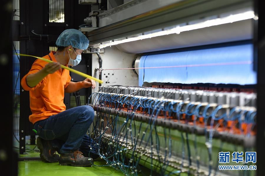 （在習(xí)近平新時(shí)代中國特色社會(huì)主義思想指引下&mdash;&mdash;新時(shí)代新作為新篇章&middot;習(xí)近平總書記關(guān)切事&middot;圖文互動(dòng)）（20）精準(zhǔn)發(fā)力抓統(tǒng)籌&mdash;&mdash;各地落實(shí)&ldquo;分區(qū)分級(jí)&rdquo;有序恢復(fù)生產(chǎn)生活