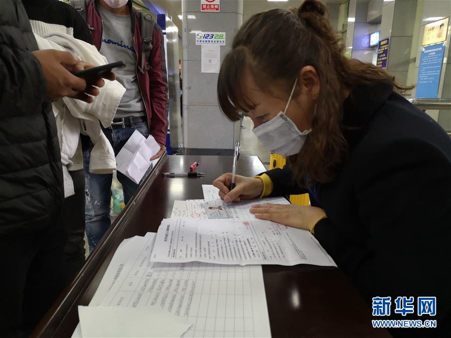 (新華全媒頭條·圖文互動)(3)暢通復(fù)工復(fù)產(chǎn)“生命線”——全國恢復(fù)正常交通運(yùn)輸秩序