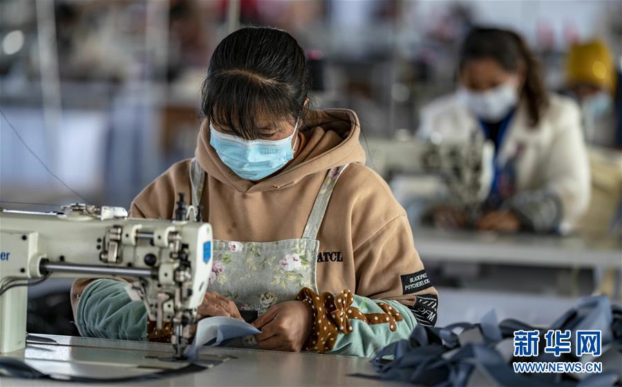 （在習近平新時代中國特色社會主義思想指引下&mdash;&mdash;新時代新作為新篇章&middot;習近平總書記關切事&middot;圖文互動）（1）戰(zhàn)&ldquo;疫&rdquo;要勁時，戰(zhàn)&ldquo;貧&rdquo;再加把勁！&mdash;&mdash;中央各部門助力脫貧攻堅很給力