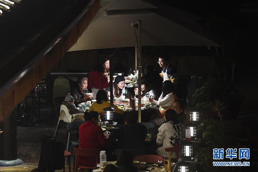 （聚焦復(fù)工復(fù)產(chǎn)&middot;圖文互動(dòng)）（5）重慶兩江又飄火鍋香