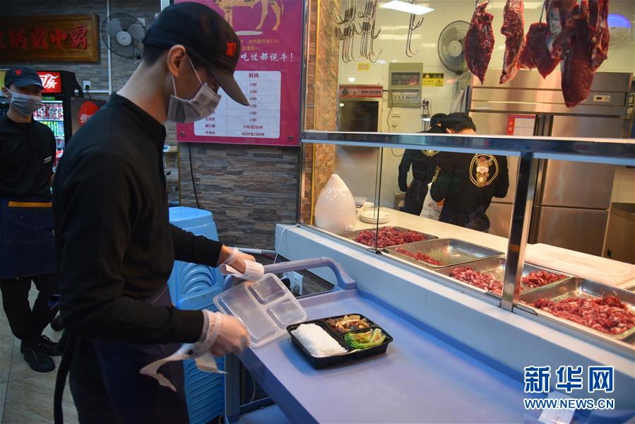 （聚焦復(fù)工復(fù)產(chǎn)&middot;圖文互動(dòng)）（3）觸網(wǎng)接單、開發(fā)簡(jiǎn)餐、直播賣貨&mdash;&mdash;餐企換招自救