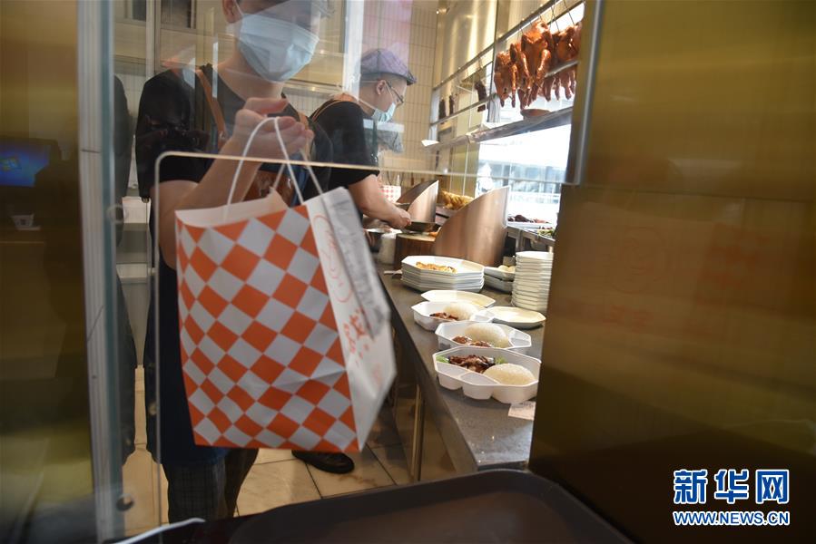 （聚焦復(fù)工復(fù)產(chǎn)&middot;圖文互動(dòng)）（4）觸網(wǎng)接單、開發(fā)簡(jiǎn)餐、直播賣貨&mdash;&mdash;餐企換招自救