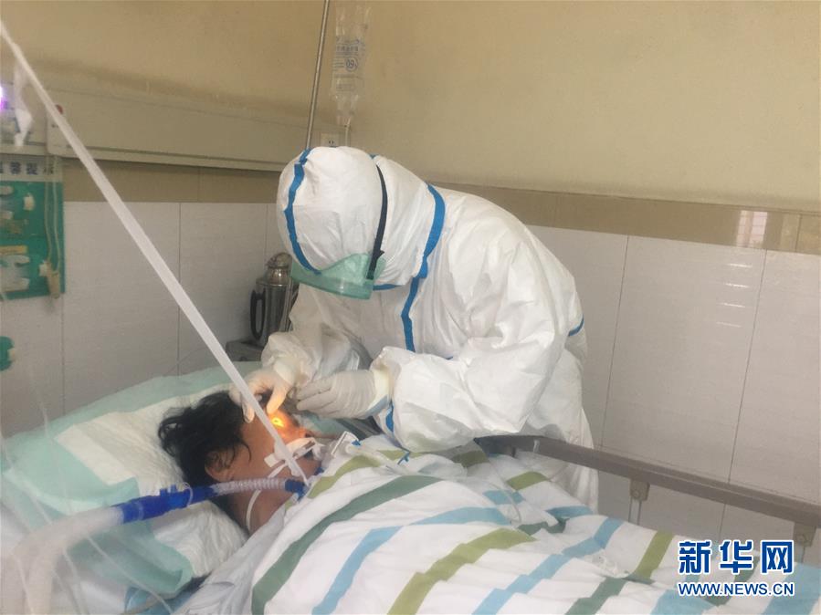 (一線抗疫群英譜·圖文互動)(1)“盡己所能守護生命”——廣東江門“90后”新婚夫妻齊赴戰(zhàn)“疫”一線