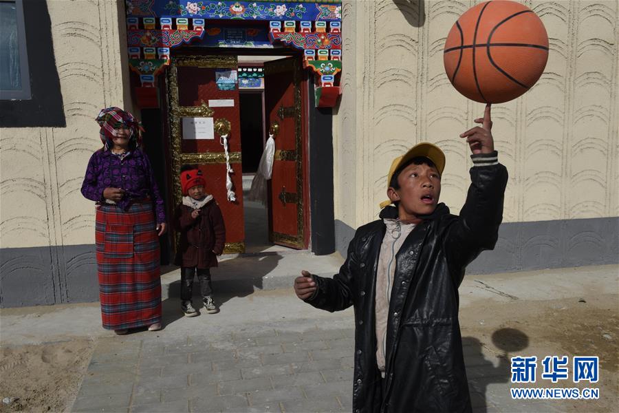 （新華全媒頭條&middot;圖文互動）（10）跨越半個世紀(jì)的生命遷徙&mdash;&mdash;西藏極高海拔生態(tài)搬遷破解人與自然共生難題