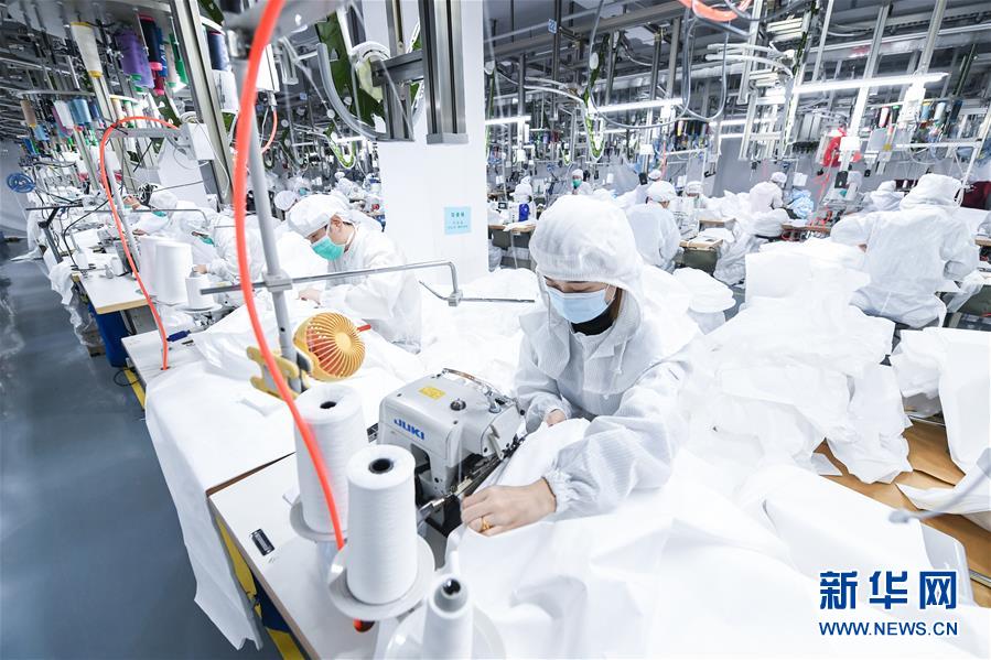 (新華全媒頭條·在習(xí)近平新時(shí)代中國特色社會(huì)主義思想指引下——新時(shí)代新作為新篇章·圖文互動(dòng))(12)同心戰(zhàn)“疫”彰顯人民至上——各地各部門貫徹落實(shí)習(xí)近平總書記重要指示精神統(tǒng)籌推進(jìn)疫情防控和經(jīng)濟(jì)社會(huì)發(fā)展