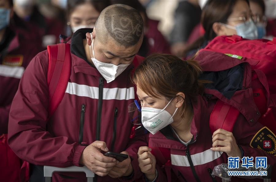 （新華全媒頭條&middot;圖文互動）（9）最美逆行者，武漢永遠記得你！&mdash;&mdash;首批援鄂醫(yī)療隊返程紀(jì)實