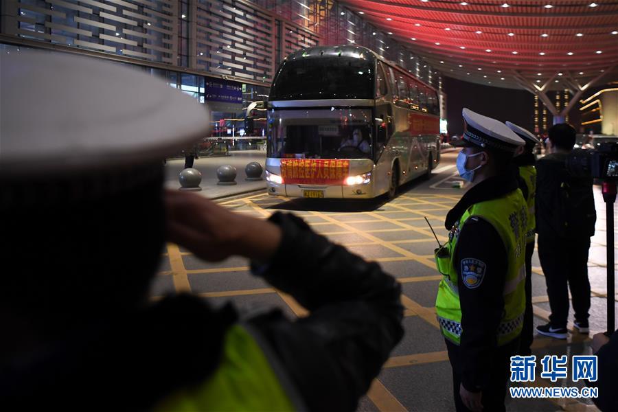 （新華全媒頭條&middot;圖文互動）（15）最美逆行者，武漢永遠記得你！&mdash;&mdash;首批援鄂醫(yī)療隊返程紀(jì)實