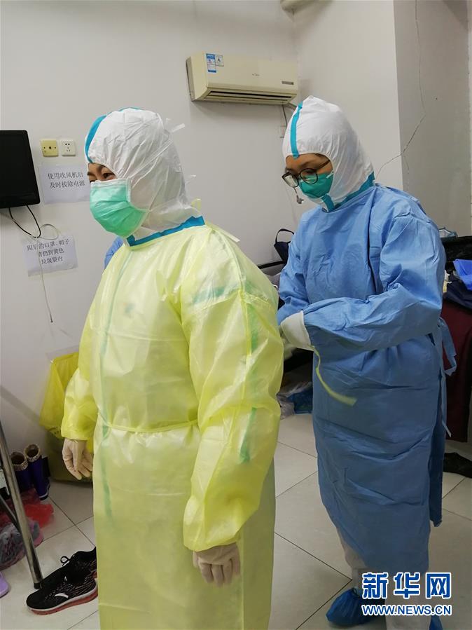 （一線抗疫群英譜&middot;圖文互動）（1）在武漢，我為白衣戰(zhàn)士&ldquo;鑄起鎧甲&rdquo;&mdash;&mdash;記天津市腫瘤醫(yī)院醫(yī)師路佳