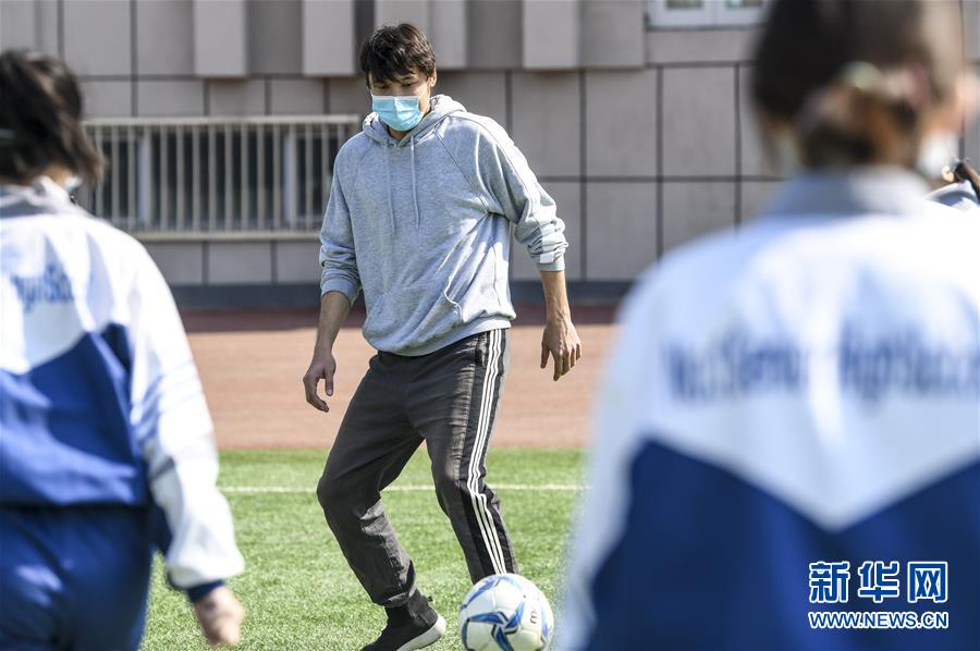 （圖文互動）（1）&ldquo;早&rdquo;安同學(xué)，&ldquo;早&rdquo;安老師！&mdash;&mdash;新疆初高中畢業(yè)班復(fù)課一周回訪見聞