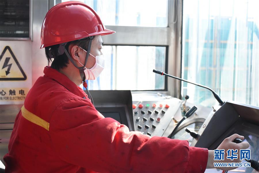 （圖文互動(dòng)）（2）在戰(zhàn)&ldquo;疫&rdquo;中&ldquo;加油打氣&rdquo;&mdash;&mdash;大慶油田復(fù)工復(fù)產(chǎn)見聞