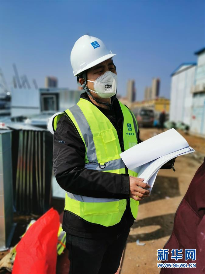 （一線抗疫群英譜&middot;圖文互動）（1）羅文浩：&ldquo;女兒，你的名字里有溫暖，有榮光！&rdquo;