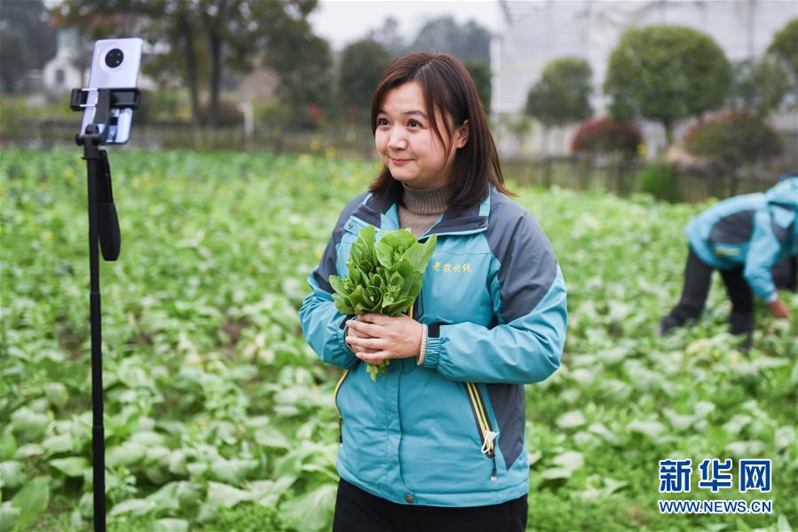 （中國經(jīng)濟(jì)新觀察&middot;圖文互動(dòng)）（1）&ldquo;云端&rdquo;上演新場景&mdash;&mdash;新型消費(fèi)激活發(fā)展新動(dòng)能