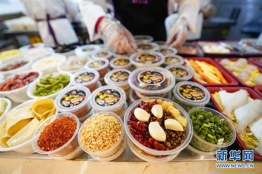 （中國經(jīng)濟(jì)新觀察&middot;圖文互動(dòng)）（5）&ldquo;云端&rdquo;上演新場景&mdash;&mdash;新型消費(fèi)激活發(fā)展新動(dòng)能