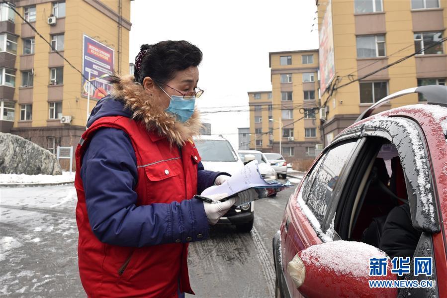 （習(xí)近平致敬的戰(zhàn)&ldquo;疫&rdquo;英雄&middot;社區(qū)工作者篇&middot;圖文互動）（1）他們，堅守一線戰(zhàn)風(fēng)雨