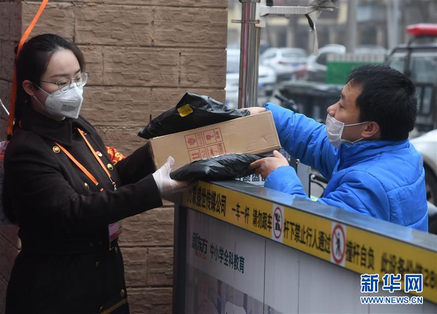 （習(xí)近平致敬的戰(zhàn)&ldquo;疫&rdquo;英雄&middot;社區(qū)工作者篇&middot;圖文互動）（3）他們，堅守一線戰(zhàn)風(fēng)雨