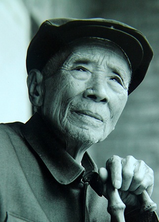 (為了民族復(fù)興·英雄烈士譜·圖文互動(dòng))楊善洲:“草鞋書記”筑起綠色豐碑