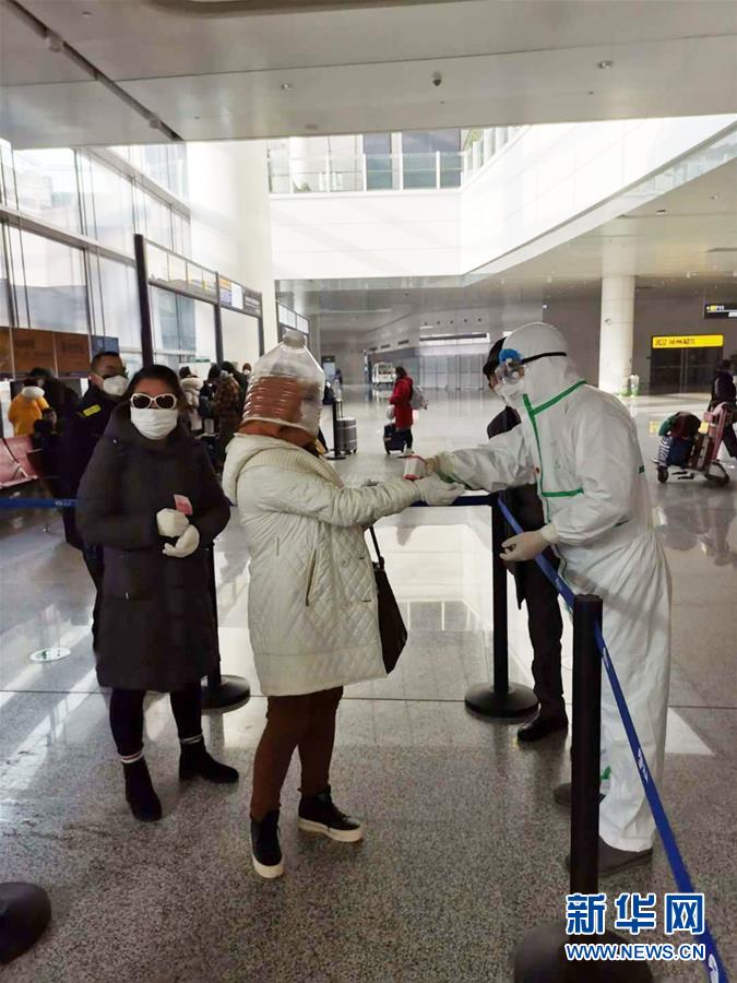 （習(xí)近平致敬的戰(zhàn)&ldquo;疫&rdquo;英雄&middot;志愿者篇&middot;圖文互動(dòng)）（8）他們，微光成炬照征程