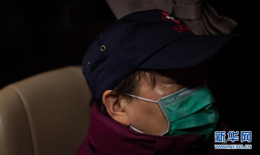 （新華全媒頭條&middot;習近平致敬的戰(zhàn)&ldquo;疫&rdquo;英雄&middot;武漢人民篇&middot;圖文互動）（11）壯哉，大武漢&mdash;&mdash;獻給英雄的武漢人民