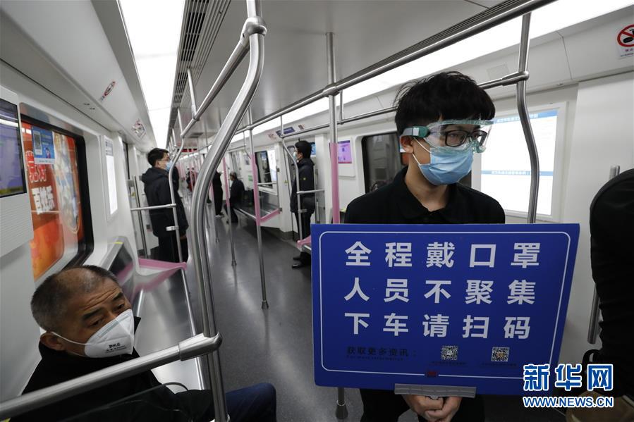 （新華全媒頭條&middot;習近平致敬的戰(zhàn)&ldquo;疫&rdquo;英雄&middot;武漢人民篇&middot;圖文互動）（13）壯哉，大武漢&mdash;&mdash;獻給英雄的武漢人民