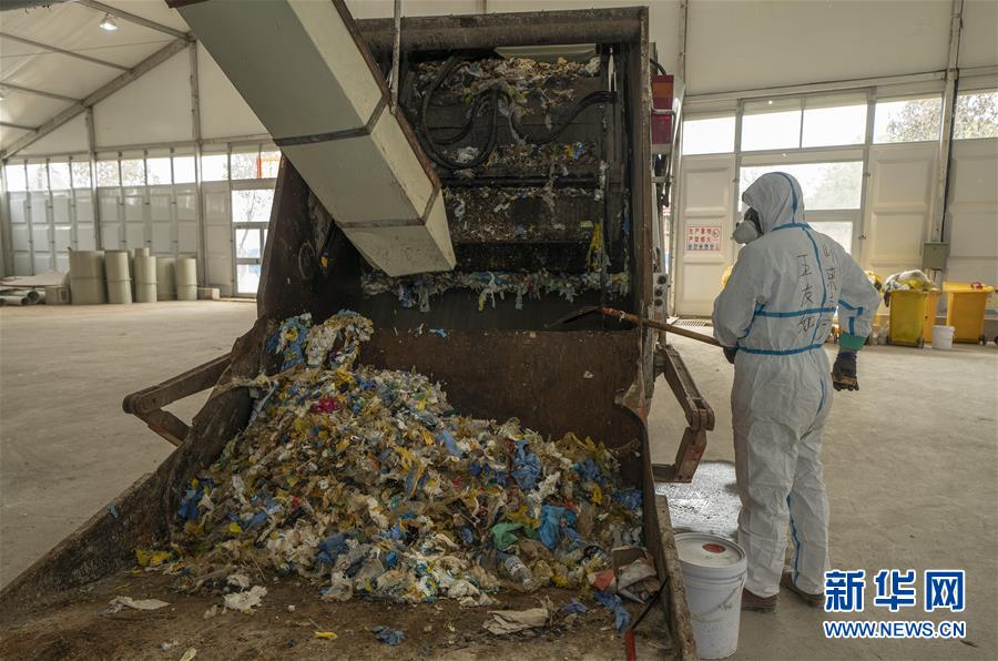 (聚焦疫情防控·圖文互動(dòng))(10)“隱蔽”防線上的阻擊戰(zhàn)——武漢醫(yī)療廢物處理從“全線告急”到“日產(chǎn)日清”