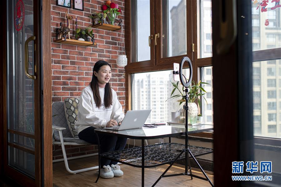 (新華全媒頭條·圖文互動)(4)星火成炬——記戰(zhàn)“疫”中的志愿服務(wù)英雄