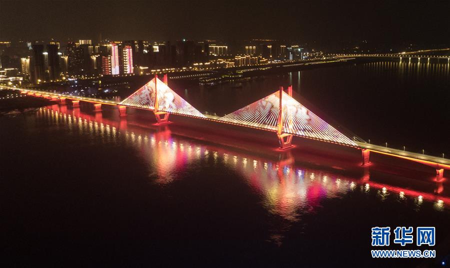 (聚焦疫情防控)(1)點(diǎn)亮武漢