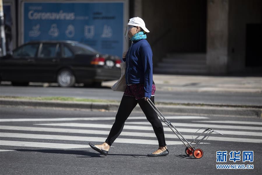 (國際疫情·圖文互動)(4)阿根廷防疫措施嚴(yán)格 民眾支持聲中有擔(dān)憂