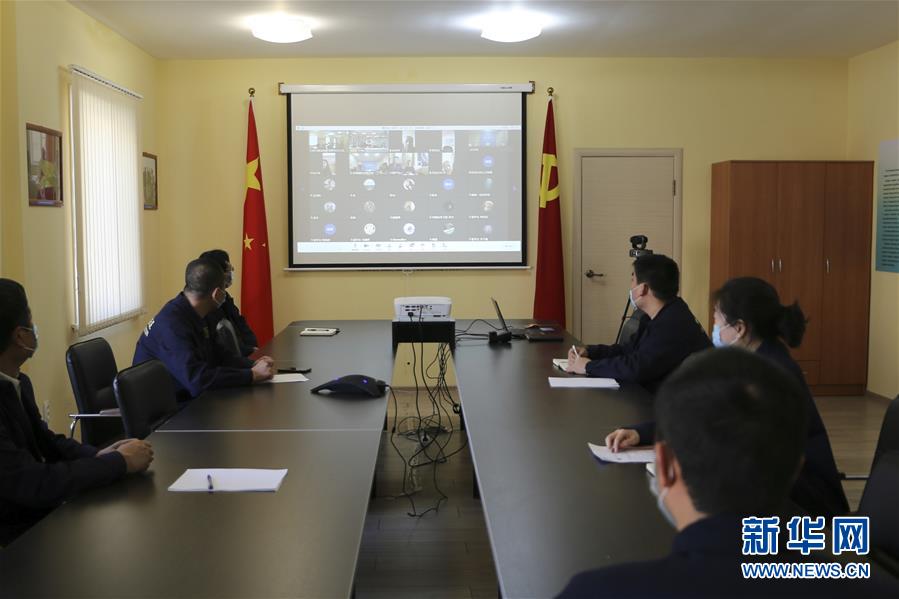 (國際疫情·圖文互動)(1)“和祖國的專家聊一聊很安心”——記中國援哈薩克斯坦醫(yī)療隊指導(dǎo)同胞抗疫