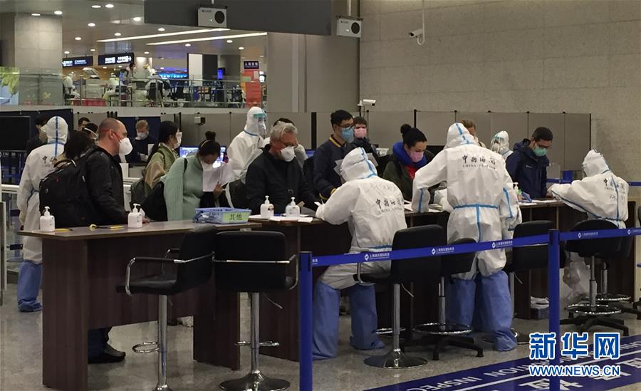 （在習(xí)近平新時(shí)代中國(guó)特色社會(huì)主義思想指引下&mdash;&mdash;新時(shí)代新作為新篇章&middot;習(xí)近平總書(shū)記關(guān)切事&middot;圖文互動(dòng)）（3）千方百計(jì)扎牢疫情防控網(wǎng)