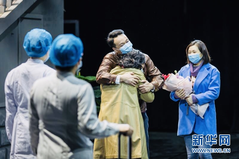 （圖文互動）（3）天津人藝推出抗擊疫情舞臺情景劇致敬&ldquo;白衣天使&rdquo;