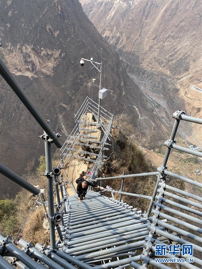 (在習(xí)近平新時(shí)代中國特色社會主義思想指引下——新時(shí)代新作為新篇章·習(xí)近平總書記關(guān)切事·圖文互動)(2)啃下最后的硬骨頭——脫貧攻堅(jiān)掛牌督戰(zhàn)進(jìn)行時(shí)