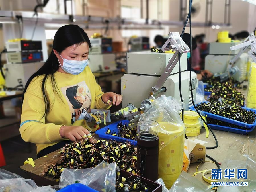 (決戰(zhàn)決勝脫貧攻堅(jiān)·圖文互動(dòng))(2)貧困戶的“收入賬”——廣西極貧縣隆林各族自治縣見(jiàn)聞