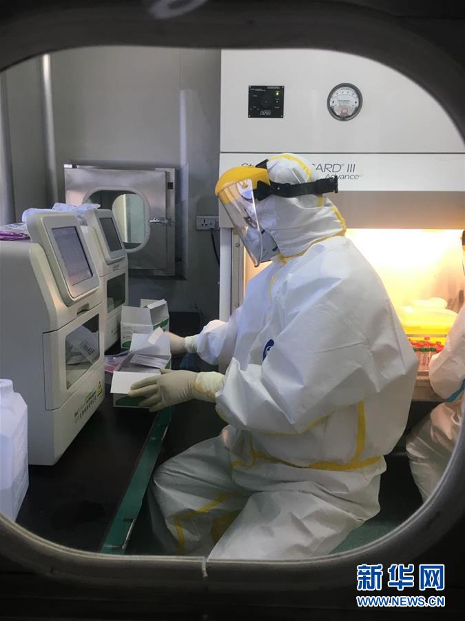 （一線抗疫群英譜&middot;圖文互動）（2）山西檢測員伉儷：疫情不退，決不放松