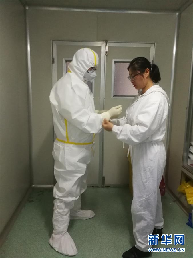 （一線抗疫群英譜&middot;圖文互動）（4）山西檢測員伉儷：疫情不退，決不放松