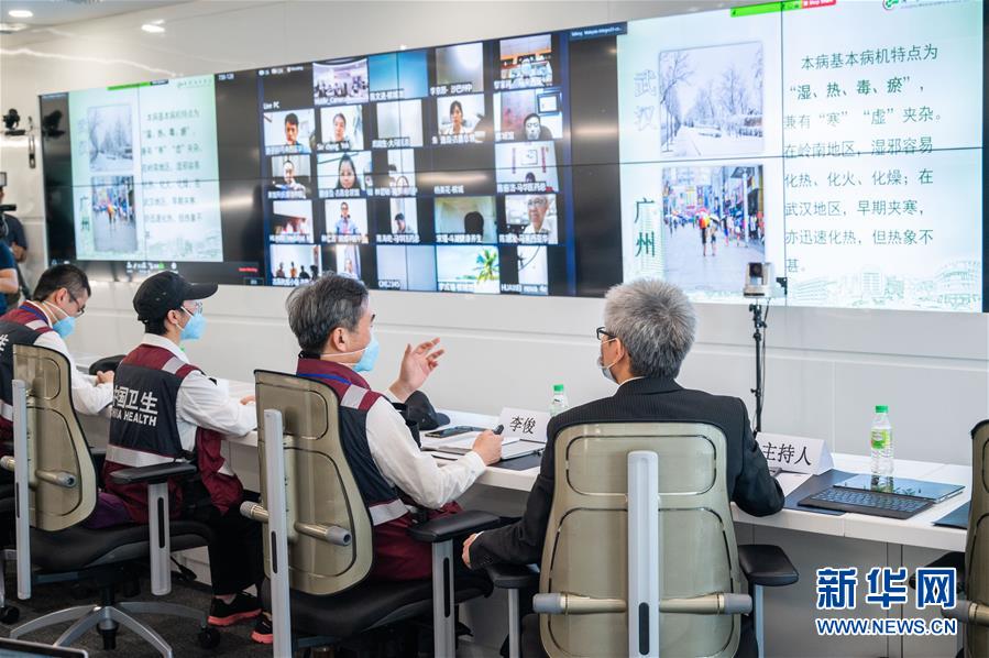 (新華全媒頭條·圖文互動(dòng))(4)白衣執(zhí)甲為蒼生——全球抗疫戰(zhàn)場(chǎng)醫(yī)護(hù)人員群像